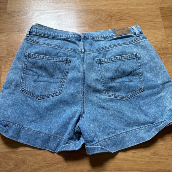 American Eagle Women's Denim Mom Shorts - Picture 2 of 4